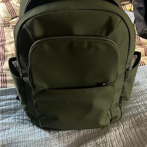 Away commuter backpack

Olive Green Women's Backpack